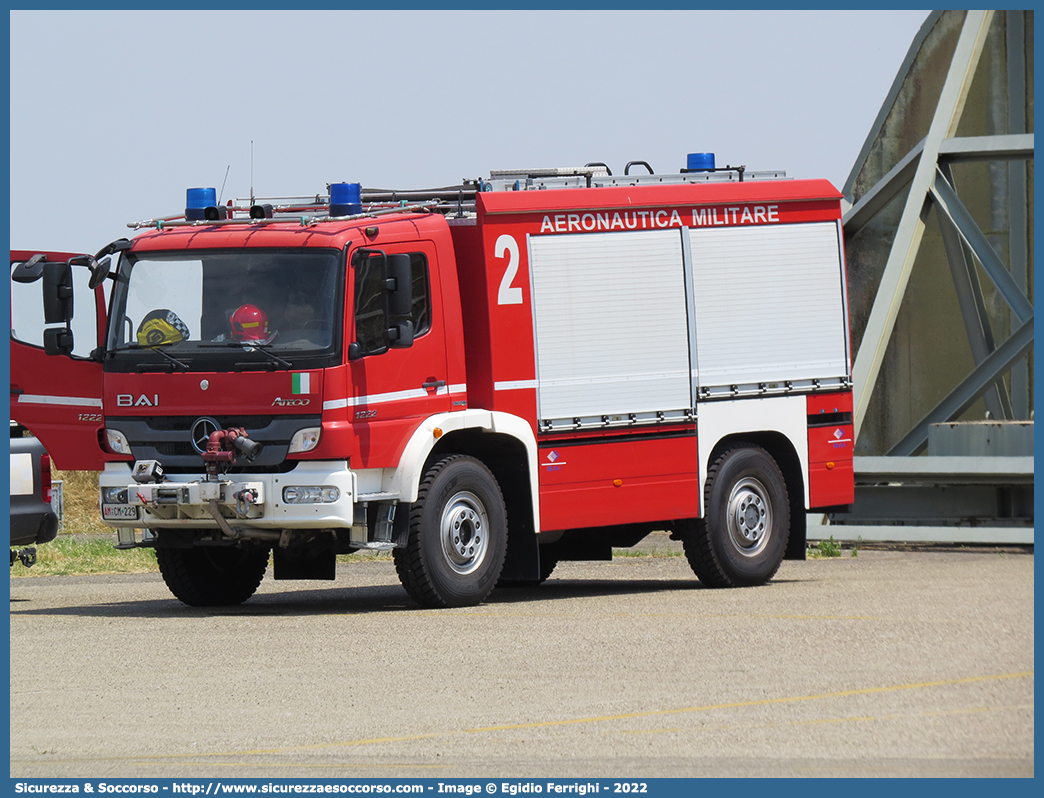 AM CM229
Aeronautica Militare Italiana
Servizio Antincendio
Mercedes Benz Atego 1222 4x4 II serie restyling
Allestitore BAI S.r.l.
Parole chiave: A.M.I.;AMI;Aeronautica;Militare;Italiana;Servizio;Antincendio;Mercedes;Benz;Atego;1222;4x4;BAI