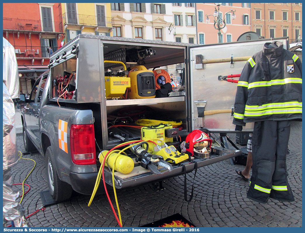 AM CM286
Aeronautica Militare Italiana
Servizio Antincendio
Volkswagen Amarok
Allestitore Aris S.p.A.
(variante)
Parole chiave: AMI;A.M.I.;Aeronautica;Militare;Italiana;Volkswagen;Amarok;Aris;Servizio;Antincendio