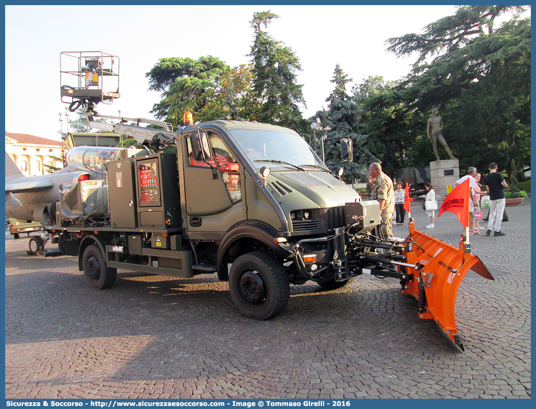 AM CM433
Aeronautica Militare Italiana
Nucleo C.B.R.N.
Bremach T-Rex
Allestitore Cristanini S.p.A.
Parole chiave: AM;A.M.I.;AMI;Aeronautica;Militare;Italiana;Nucleo;C.B.R.N.;CBRN;NBCR;N.B.C.R.;Bremach;T-Rex;TRex;T;Rex;Cristanini