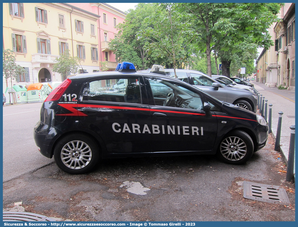 CC CR402
Arma dei Carabinieri
Reparto Carabinieri presso l'Aeronautica Militare
Fiat Punto IV serie
Parole chiave: AM;A.M.;CC;C.C.;Arma;Carabinieri;Aeronautica;Militare;Fiat;Punto