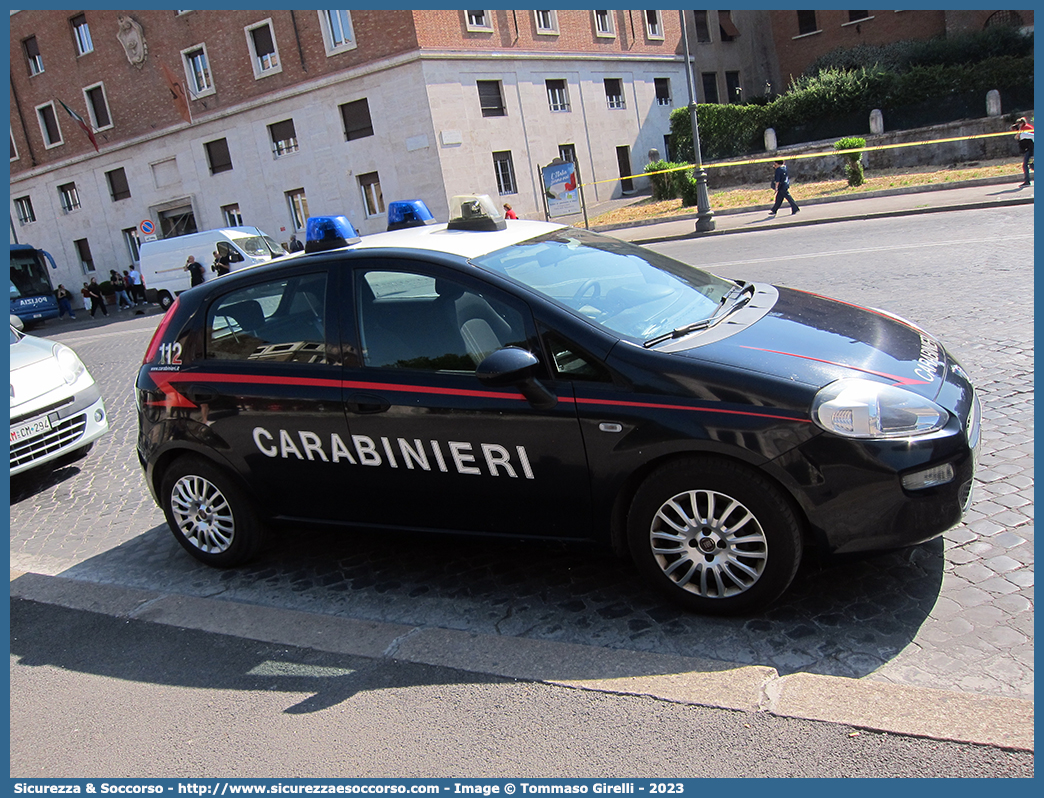 CC CR414
Arma dei Carabinieri
Reparto Carabinieri presso l'Aeronautica Militare
Fiat Punto IV serie
Parole chiave: AM;A.M.;CC;C.C.;Arma;Carabinieri;Aeronautica;Militare;Fiat;Punto