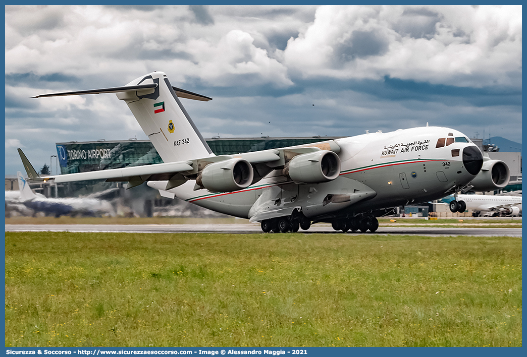 KAF 342
State of Kuwait
Kuwait Air Force
Boeing C-17A Globemaster III
Parole chiave: Kuwait;Air;Force;Boeing;C17A;C-17A;Globemaster