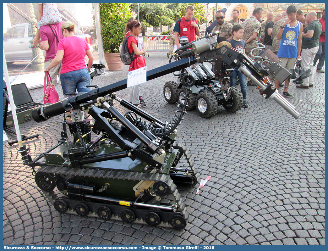 -
Aeronautica Militare Italiana
ROV - Remote Control Vehicle
WheelBarrow MK8 Plus II
Parole chiave: AMI;A.M.I.;Aeronautica;Militare;Italiana;Artificieri;Eod;E.O.D.;WheelBarrow;MK8;Plus;II