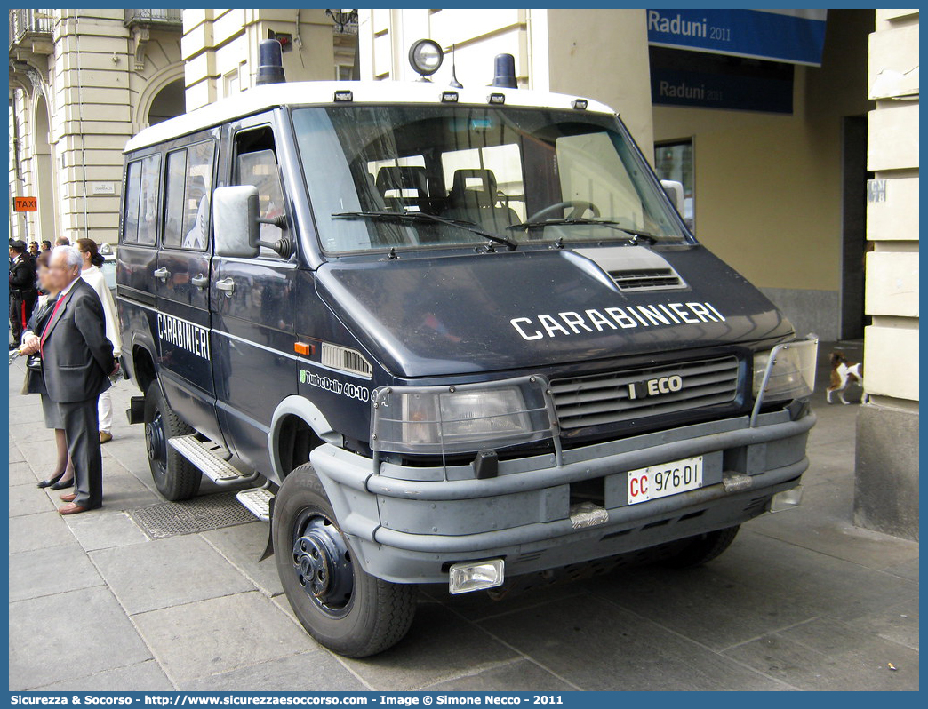 CC 976DI
Arma dei Carabinieri
Battaglioni Mobili
Iveco TurboDaily 40-10 4x4 II serie
Parole chiave: CC;C.C.;Arma;dei;Carabinieri;Battaglioni;Battaglione;Mobili;Mobile;Iveco;TurboDaily;Daily;40-10;4x4;40.10;40;10;Ordine;Pubblico