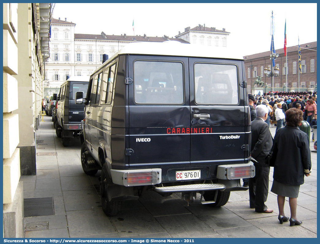 CC 976DI
Arma dei Carabinieri
Battaglioni Mobili
Iveco TurboDaily 40-10 4x4 II serie
Parole chiave: CC;C.C.;Arma;dei;Carabinieri;Battaglioni;Battaglione;Mobili;Mobile;Iveco;TurboDaily;Daily;40-10;4x4;40.10;40;10;Ordine;Pubblico