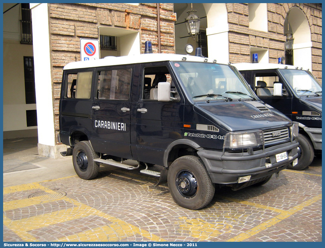 CC AB654
Arma dei Carabinieri
Battaglioni Mobili
Iveco TurboDaily 40-10 4x4 II serie
Parole chiave: CC;C.C.;Arma;dei;Carabinieri;Battaglioni;Battaglione;Mobili;Mobile;Iveco;TurboDaily;Daily;40-10;4x4;40.10;40;10;Ordine;Pubblico