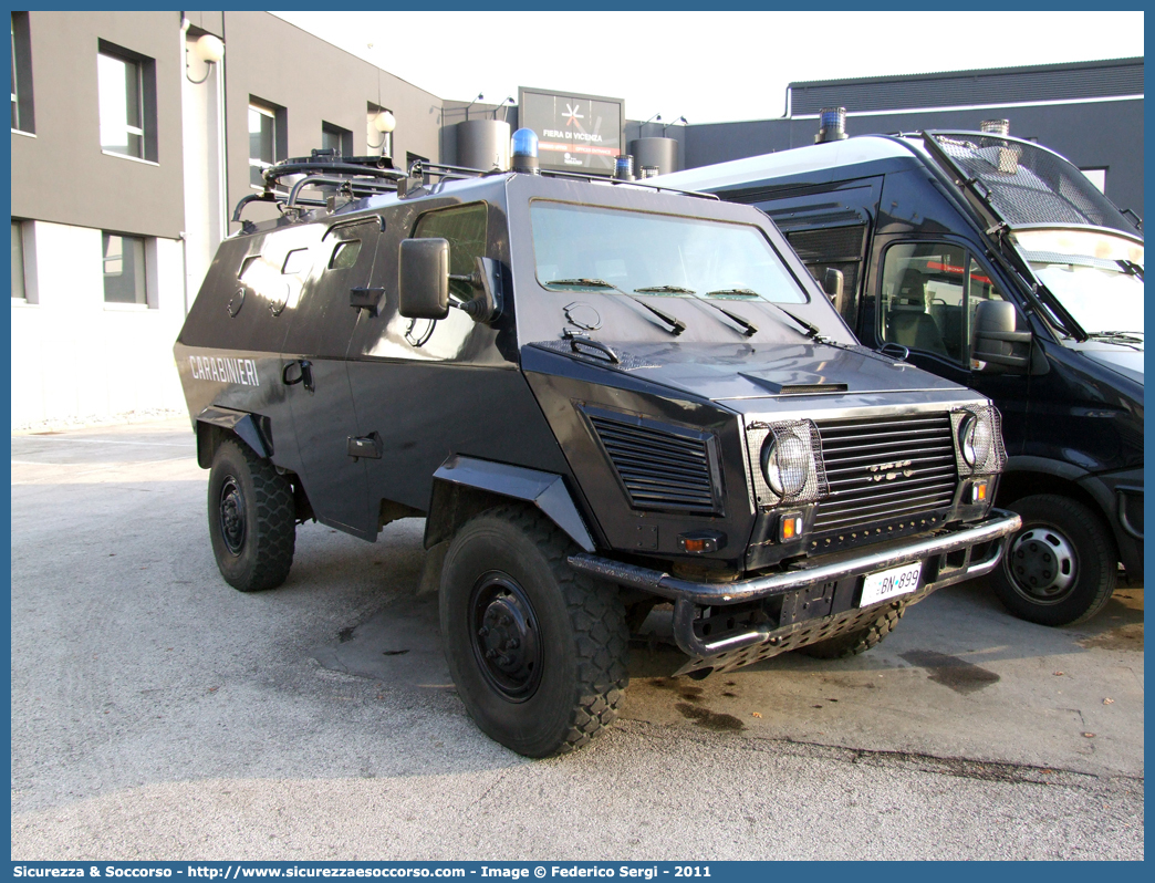 CC BN899
Arma dei Carabinieri
Battaglioni Mobili
Iveco VM90P
Parole chiave: CC;C.C.;Arma;dei;Carabinieri;Battaglione;Battaglioni;Mobile;Mobili;Iveco;VM90P