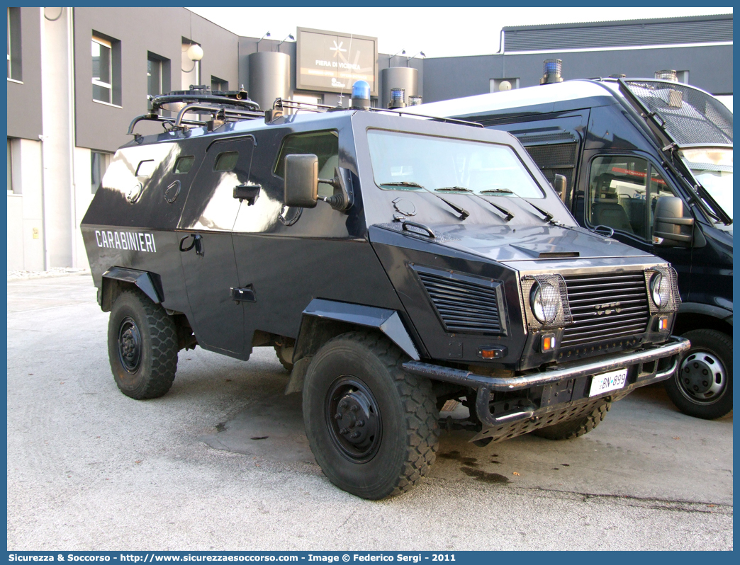 CC BN899
Arma dei Carabinieri
Battaglioni Mobili
Iveco VM90P
Parole chiave: CC;C.C.;Arma;dei;Carabinieri;Battaglione;Battaglioni;Mobile;Mobili;Iveco;VM90P