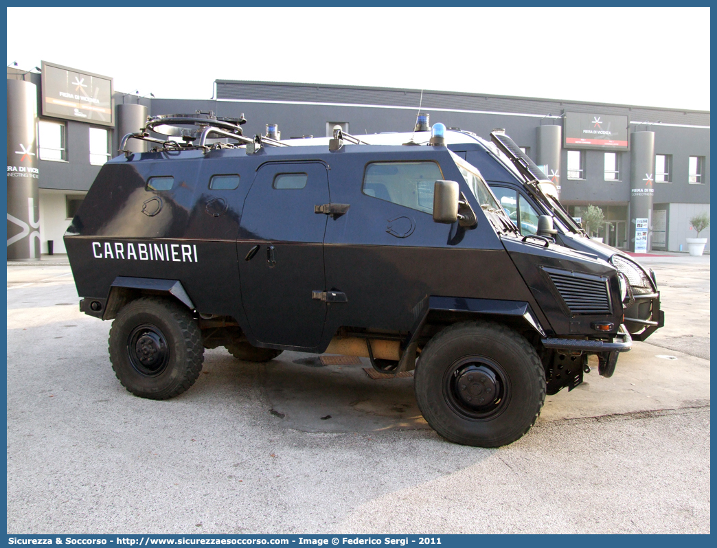 CC BN899
Arma dei Carabinieri
Battaglioni Mobili
Iveco VM90P
Parole chiave: CC;C.C.;Arma;dei;Carabinieri;Battaglione;Battaglioni;Mobile;Mobili;Iveco;VM90P