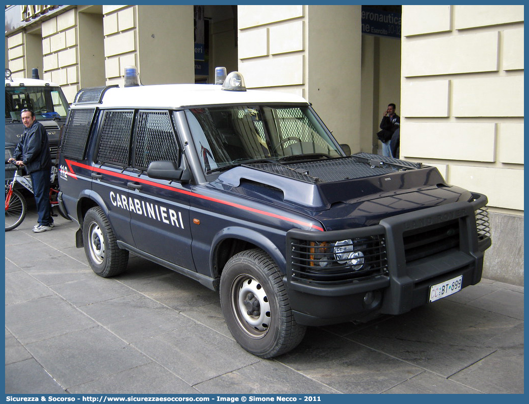 CC BT899
Arma dei Carabinieri
Battaglioni Mobili
Land Rover Discovery II serie Restyling
Parole chiave: CC;C.C.;Arma;dei;Carabinieri;Battaglioni;Battaglione;Mobili;Land Rover;Discovery;Ordine;Pubblico;Blindato