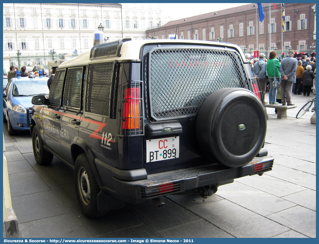 CC BT899
Arma dei Carabinieri
Battaglioni Mobili
Land Rover Discovery II serie Restyling
Parole chiave: CC;C.C.;Arma;dei;Carabinieri;Battaglioni;Battaglione;Mobili;Land Rover;Discovery;Ordine;Pubblico;Blindato