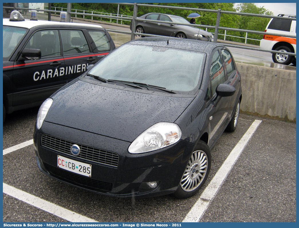 CC CB285
Arma dei Carabinieri
Fiat Grande Punto
Parole chiave: CC;C.C.;Arma;dei;Carabinieri;Fiat;Grande;Punto