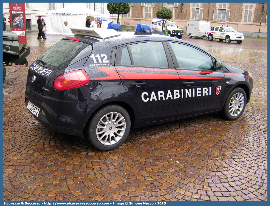 CC DD312
Arma dei Carabinieri
Fiat Nuova Bravo
Parole chiave: CC;C.C.;Arma;dei;Carabinieri;Fiat;Nuova;Bravo;Nucleo;Operativo;Radio;Mobile;Radiomobile