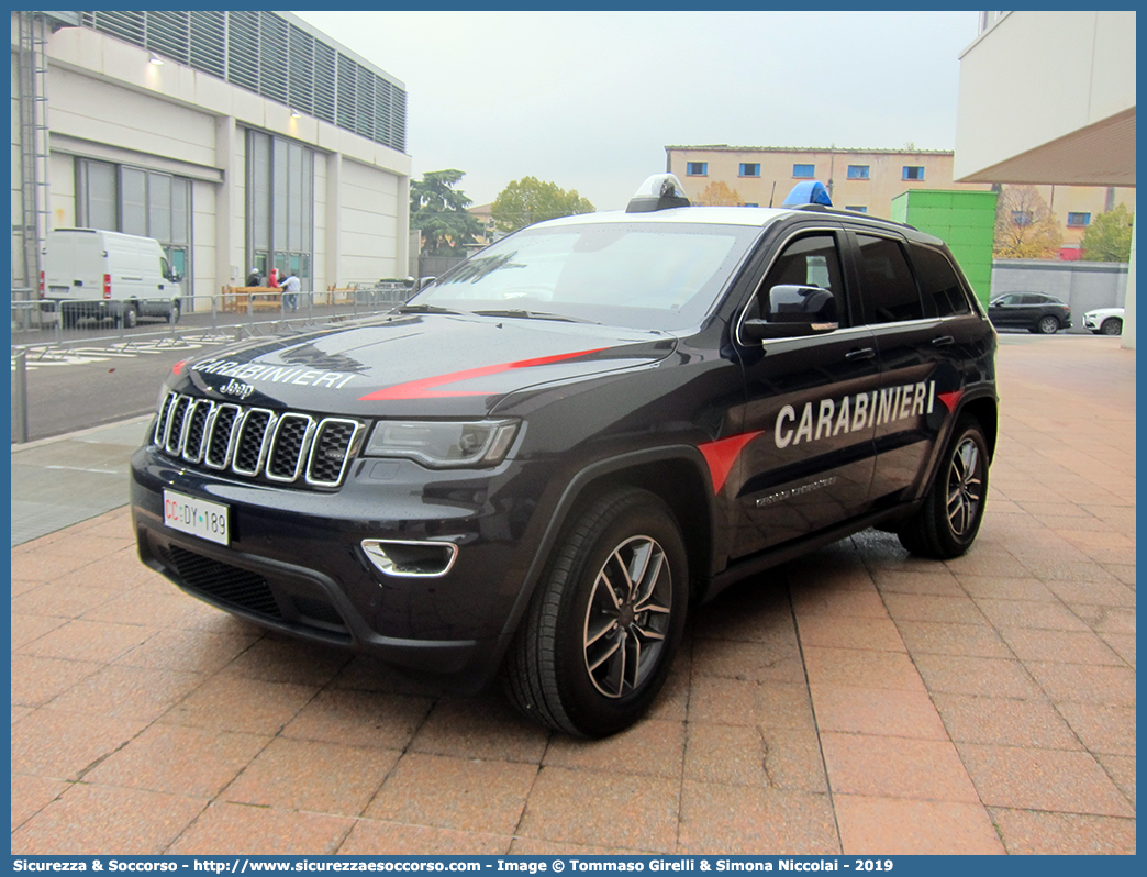 CC DY189
Arma dei Carabinieri
Aliquota di Primo Intervento
Jeep Grand Cherokee V serie
Allestitore Repetti S.r.l.
Parole chiave: CC;C.C.;Arma;dei;Carabinieri;Nucleo;Radiomobile;Jeep;Grand;Cherokee;API;A.P.I.;Aliquota;Primo;Intervento;Repetti