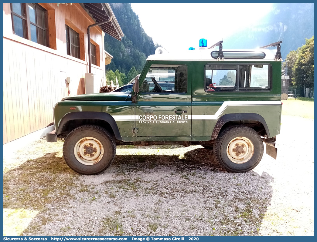 CF A10TN
Corpo Forestale
Provincia Autonoma di Trento
Land Rover Defender 90
(variante)
Parole chiave: CF;C.F.;TN;Corpo;Forestale;Trento;Trentino;Land;Rover;Defender;90