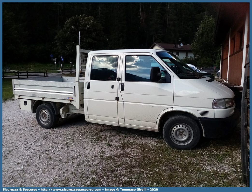 CF E72TN
Corpo Forestale
Provincia Autonoma di Trento
Volkswagen Transporter T4
Parole chiave: CF;C.F.;TN;Corpo;Forestale;Trento;Volkswagen;Transporter;T4