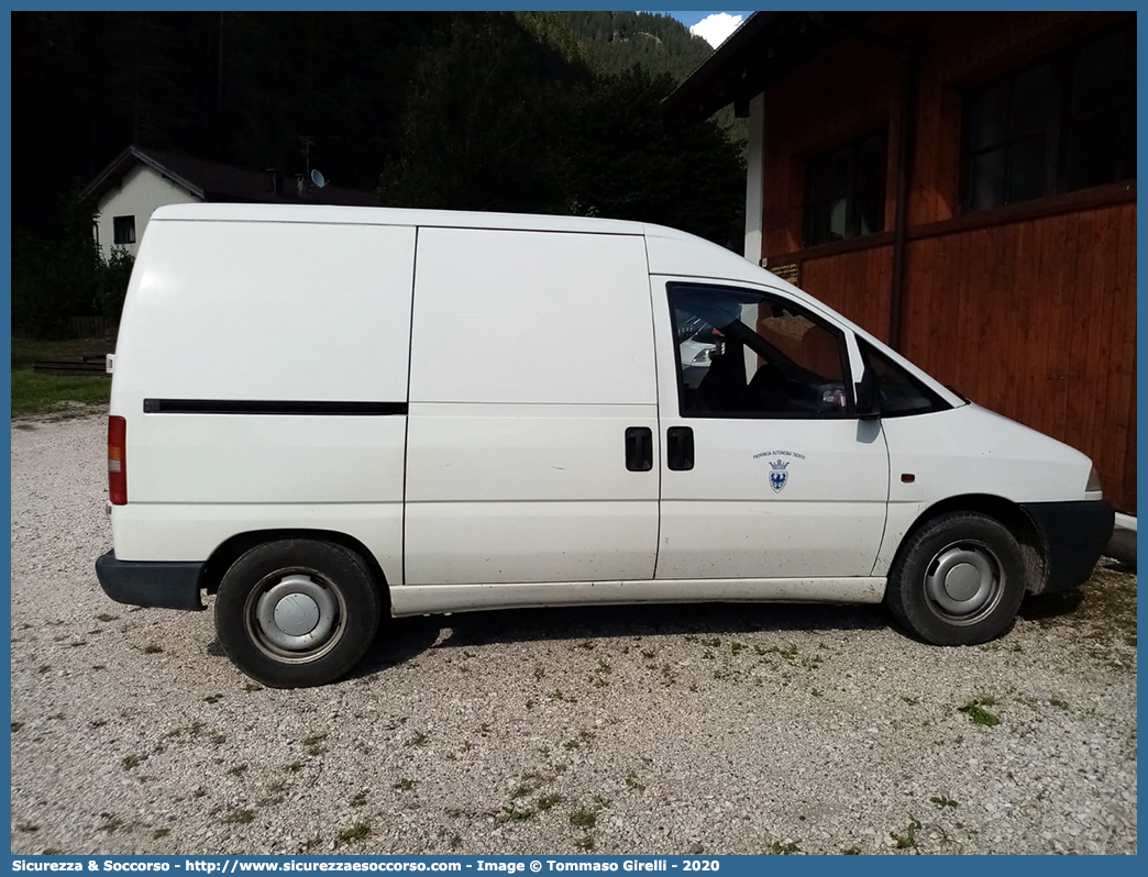 CF H73TN
Corpo Forestale
Provincia Autonoma di Trento
Fiat Scudo I serie
Parole chiave: Corpo;Forestale;Trento;CF;C.F.;TN;T.N.;Fiat;Scudo