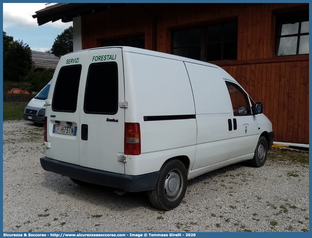 CF H73TN
Corpo Forestale
Provincia Autonoma di Trento
Fiat Scudo I serie
Parole chiave: Corpo;Forestale;Trento;CF;C.F.;TN;T.N.;Fiat;Scudo