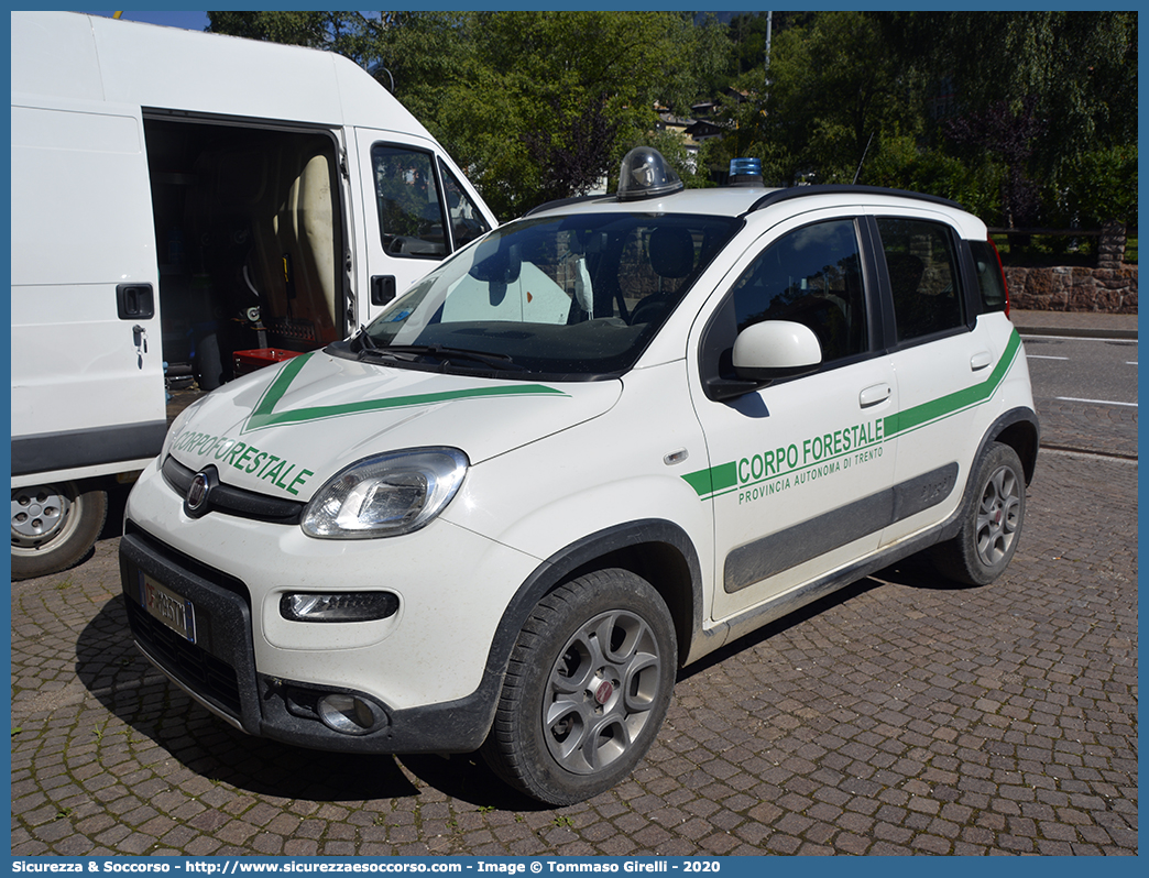 CF M93TN
Corpo Forestale
Provincia Autonoma di Trento
Fiat Nuova Panda 4x4 II serie
Parole chiave: CF;C.F.;TN;Corpo;Forestale;Trento;Fiat;Nuova Panda;4x4