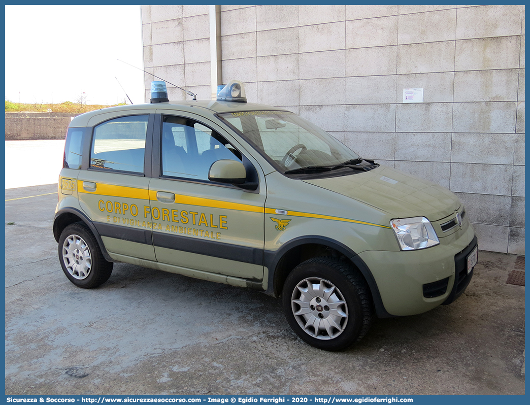 CFva E61 CA
Corpo Forestale
e di Vigilanza Ambientale
Regione Sardegna
Fiat Nuova Panda 4x4 I serie restyling
Parole chiave: CFVA;C.F.V.A.;Corpo;Forestale;Vigilanza;Ambientale;Sardegna;Fiat;Nuova;Panda;4x4