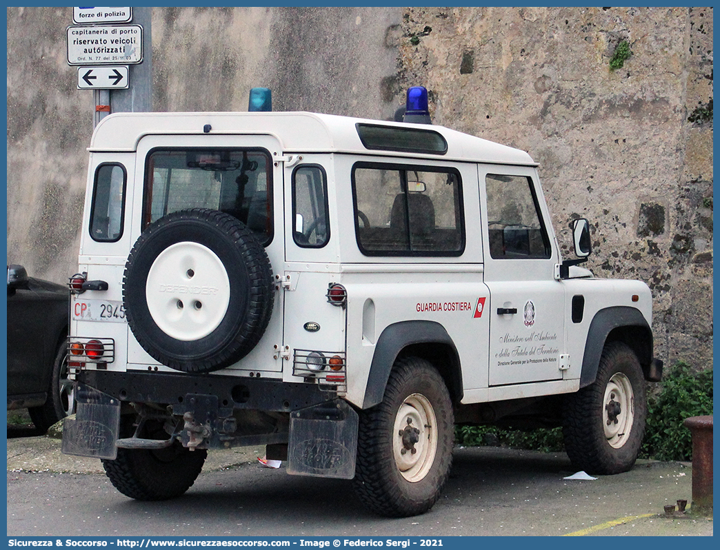 CP 2945
Corpo delle Capitanerie di Porto
Guardia Costiera
Land Rover Defender 90 
Parole chiave: CP;C.P.;GC;G.C.;Guardia;Costiera;Capitaneria;Capitanerie;di;Porto;Land Rover;Defender;90