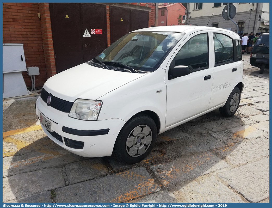 CP 4068
Corpo delle Capitanerie di Porto
Guardia Costiera
Fiat Nuova Panda I serie restyling
Parole chiave: CP;C.P.;GC;G.C.;Guardia;Costiera;Capitaneria;Capitanerie;di;Porto;Fiat;Nuova;Panda