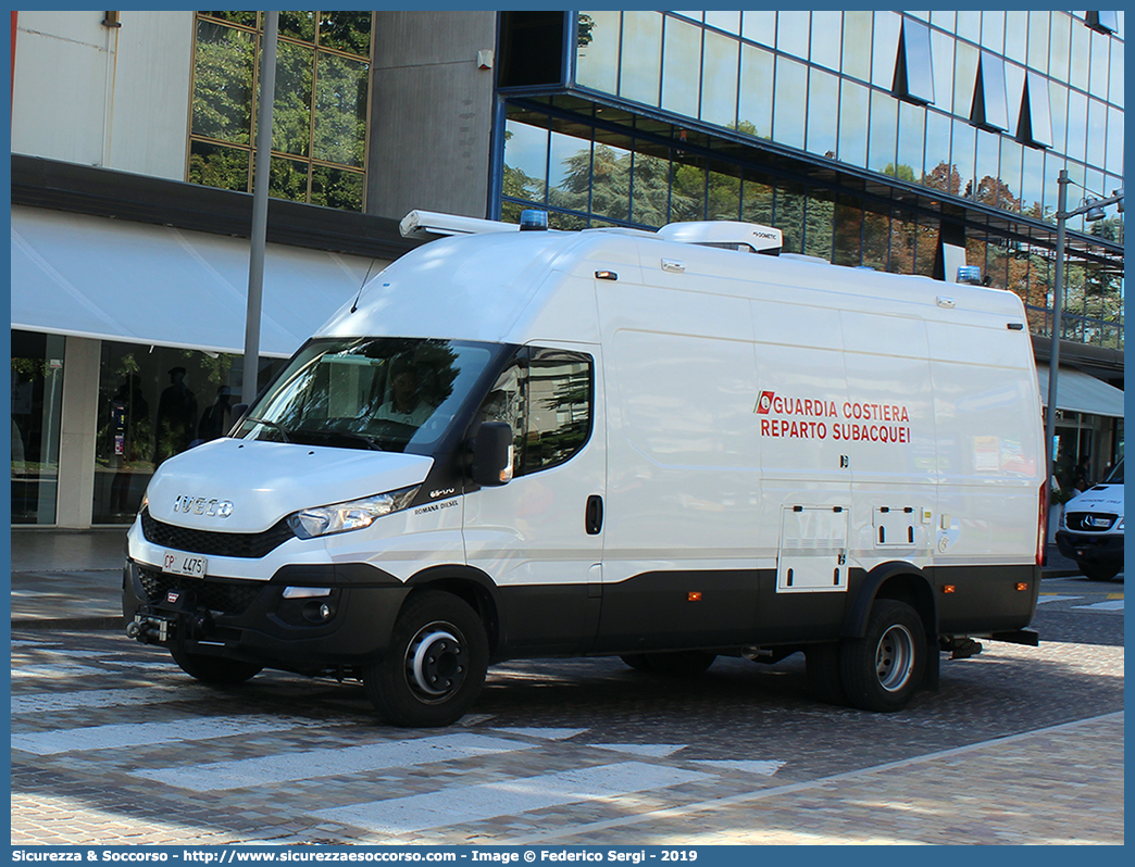 CP 4475
Corpo delle Capitanerie di Porto
Guardia Costiera
Reparti Subacquei
Iveco Daily 65-170 VI serie
Parole chiave: CP;C.P.;GC;G.C.;Guardia;Costiera;Capitaneria;Capitanerie;di;Porto;Reparto;Subacquei;Iveco;Daily;65-170;65;170