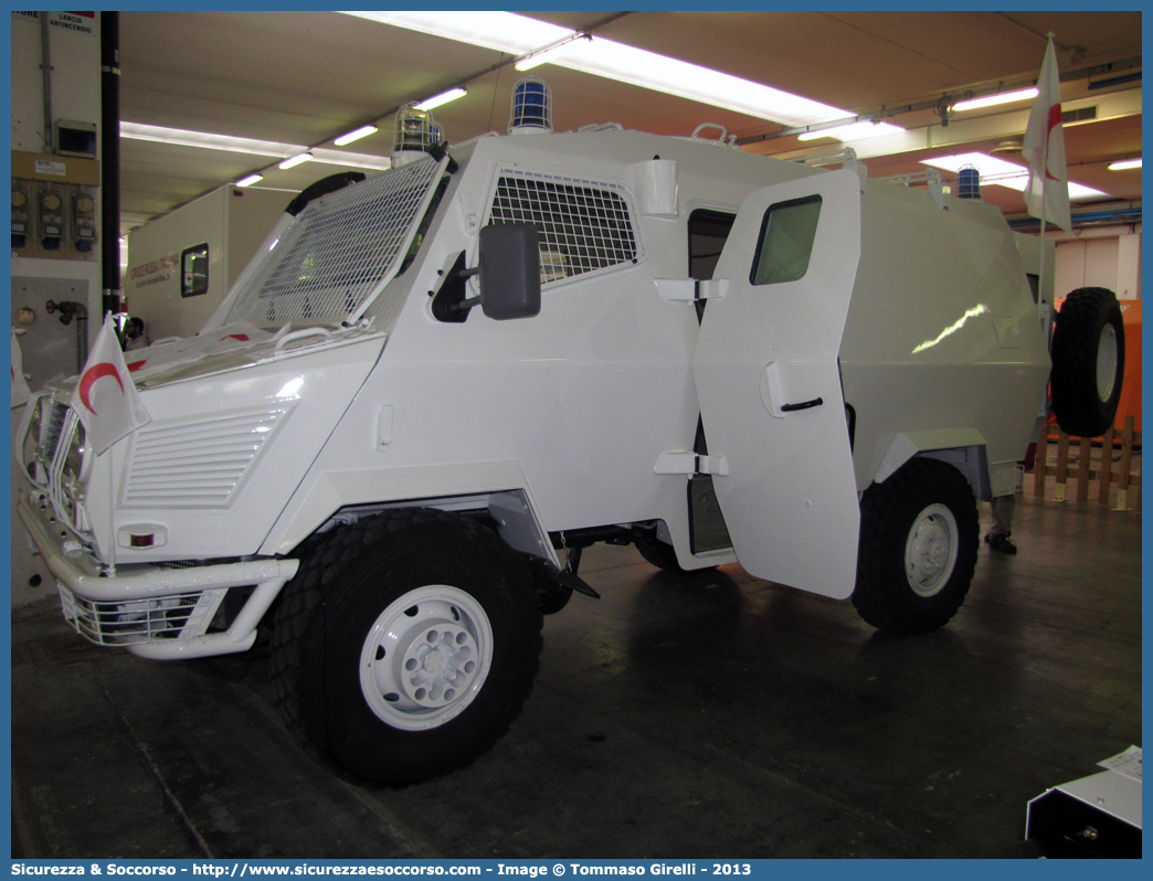 CRI A671A
Croce Rossa Italiana
Corpo Militare
Iveco VM 90P
Allestitore Boneschi S.r.l.
(variante)
Parole chiave: CRIM;C.R.I.M.;Croce;Rossa;Italiana;Corpo;Militare;Iveco VM 90P;Boneschi