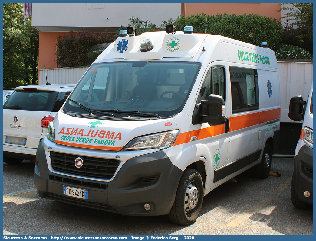 209
Pia Opera Croce Verde Padova
Fiat Ducato III serie restyling
Allestitore Alea Italia S.r.l. e 
NewCoCar S.r.l.
Parole chiave: Pia;Opera;Croce;Verde;Padova;Ambulanza;Fiat;Ducato;X290;Alea;NewCoCar