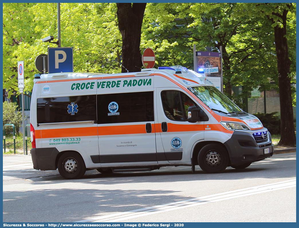 211
Pia Opera Croce Verde Padova
Fiat Ducato III serie restyling
Allestitore Ambitalia S.p.A.
Parole chiave: Pia;Opera;Croce;Verde;Padova;Ambulanza;Fiat;Ducato;X290;Ambitalia