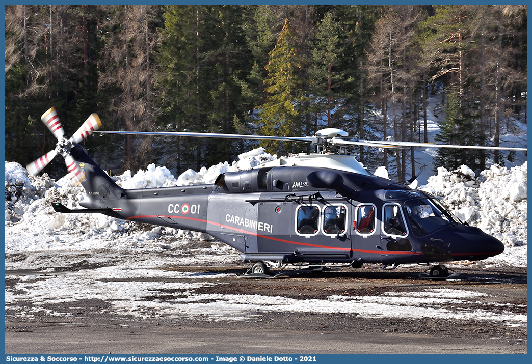 MM81968 / CC 01
Arma dei Carabinieri
Raggruppamento Carabinieri Aeromobili
Leonardo Helicopters AW139
Parole chiave: CC;C.C.;Arma;dei;Carabinieri;Raggruppamento;Aeromobili;Agusta;Westland;Leonardo;Helicopters;AW;139