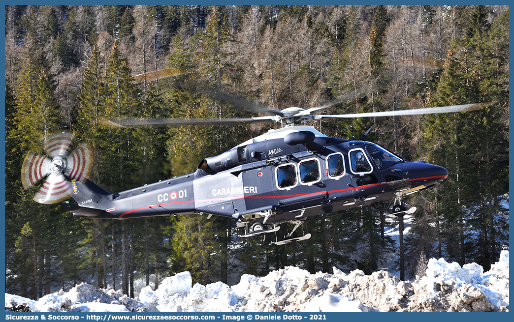 MM81968 / CC 01
Arma dei Carabinieri
Raggruppamento Carabinieri Aeromobili
Leonardo Helicopters AW139
Parole chiave: CC;C.C.;Arma;dei;Carabinieri;Raggruppamento;Aeromobili;Agusta;Westland;Leonardo;Helicopters;AW;139