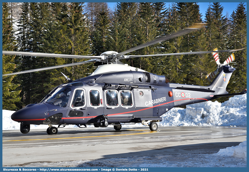 MM81967 / CC02
Arma dei Carabinieri
Raggruppamento Carabinieri Aeromobili
Leonardo Helicopters AW139
Parole chiave: CC;C.C.;Arma;dei;Carabinieri;Raggruppamento;Aeromobili;Agusta;Westland;Leonardo;Helicopters;AW;139