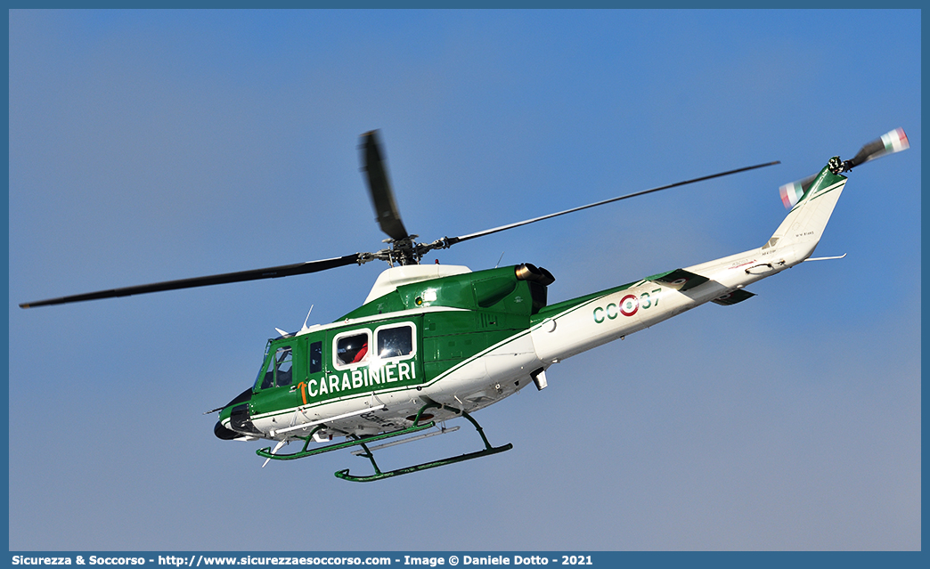 MM81693 / CC 37
Arma dei Carabinieri
Raggruppamento Carabinieri Aeromobili
Agusta Bell AB412 
Parole chiave: CC;C.C.;Arma;Carabinieri;Raggruppamento;Aeromobili;Agusta;Bell;AB412