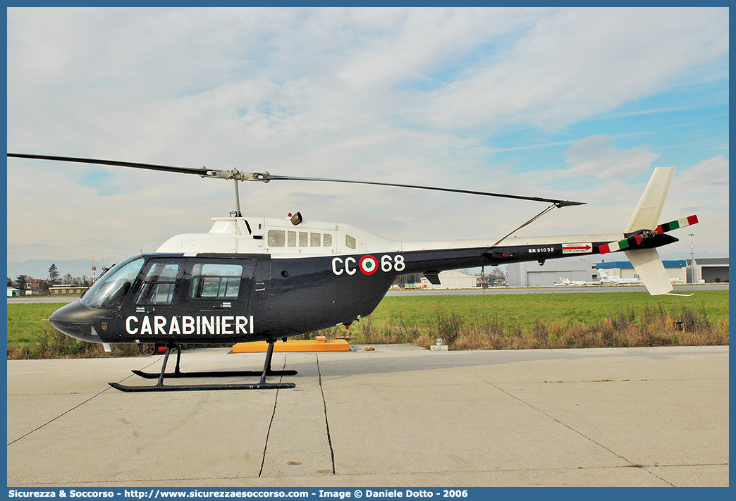 MM81032 / CC 68
Arma dei Carabinieri
Raggruppamento Carabinieri Aeromobili
Agusta Bell AB206
Parole chiave: CC;C.C.;Arma;Carabinieri;Raggruppamento;Aeromobili;Agusta;Bell;AB206