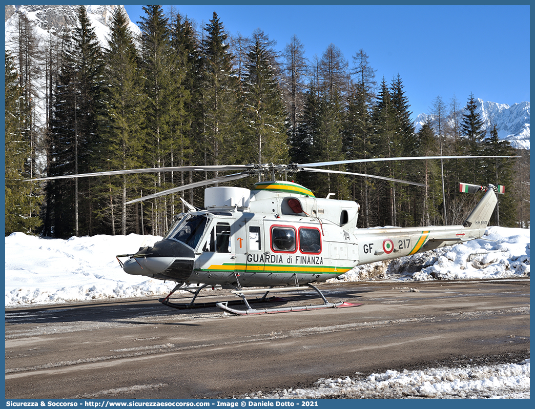 MM81505 / GF 217
Guardia di Finanza
R.O.A.N. Componente Aerea
Agusta Bell AB412 HP
Parole chiave: GdiF;G.D.F.;GDF;Guardia di Finanza;R.O.A.N.;ROAN;Componente Aerea;Agusta Bell;AB412 HP;216