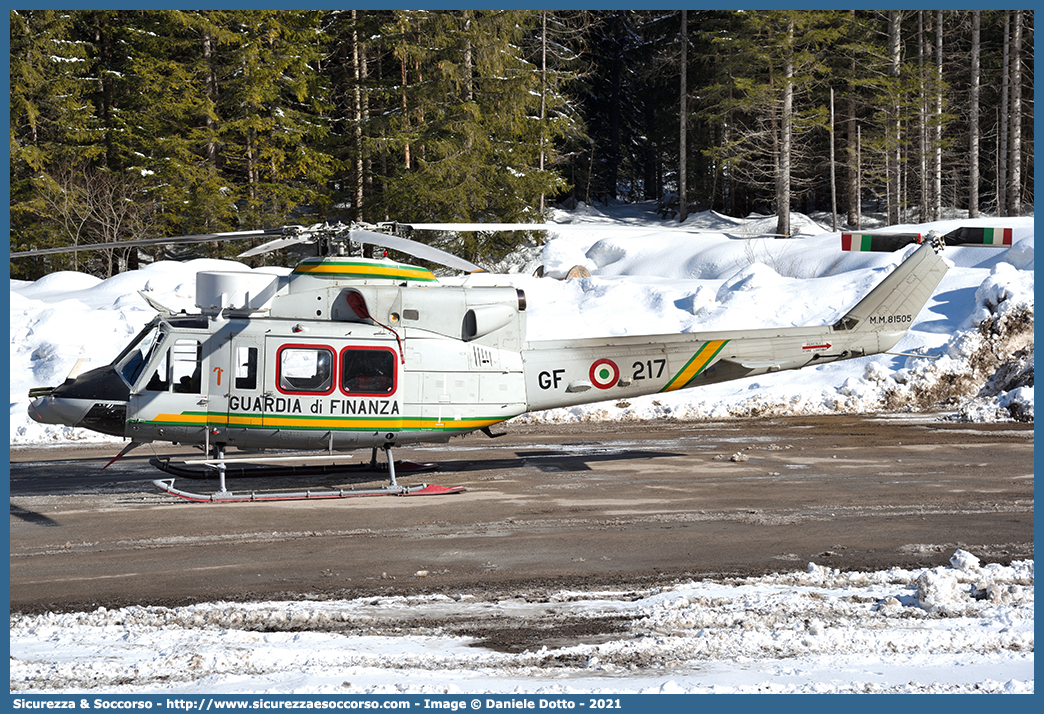 MM81505 / GF 217
Guardia di Finanza
R.O.A.N. Componente Aerea
Agusta Bell AB412 HP
Parole chiave: GdiF;G.D.F.;GDF;Guardia di Finanza;R.O.A.N.;ROAN;Componente Aerea;Agusta Bell;AB412 HP;216