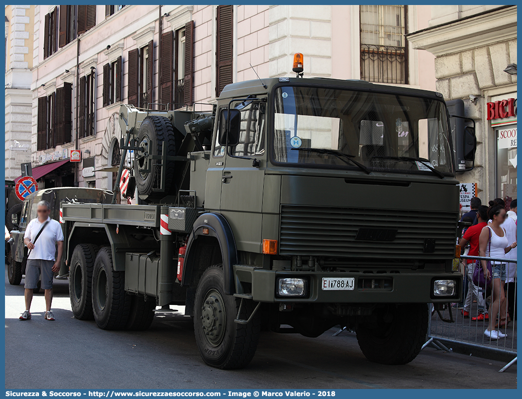 EI 788AJ
Esercito Italiano
Fiat Iveco 260F35
Allestitore Isoli S.p.A.
Parole chiave: EI;E.I.;Esercito;Italiano;Mezzi da Cantiere;Trasporto Materiali;Supporto Logistico;Iveco;260F35;Isoli