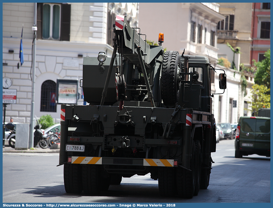 EI 788AJ
Esercito Italiano
Fiat Iveco 260F35
Allestitore Isoli S.p.A.
Parole chiave: EI;E.I.;Esercito;Italiano;Mezzi da Cantiere;Trasporto Materiali;Supporto Logistico;Iveco;260F35;Isoli