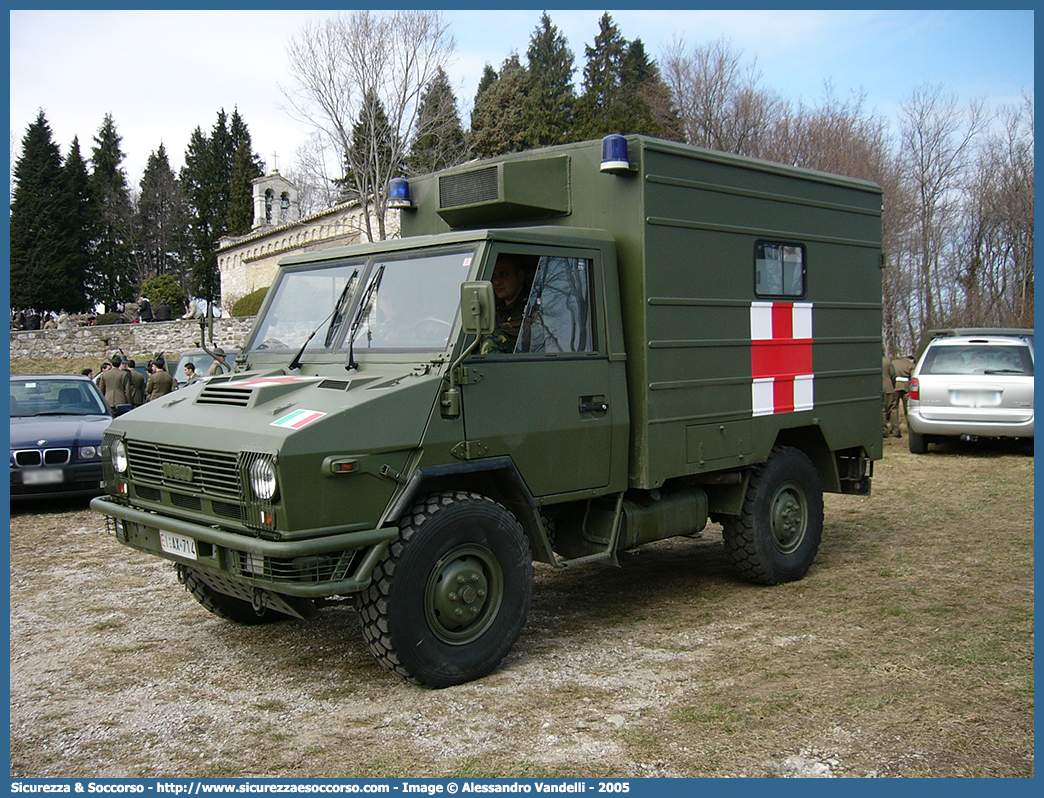 EI AX714
Esercito Italiano
Sanità Militare
Iveco VM90
Allestitore Mussa & Graziano S.r.l.
Parole chiave: EI;E.I.;Esercito;Italiano;Sanità;Militare;Iveco;VM90;Mussa & Graziano