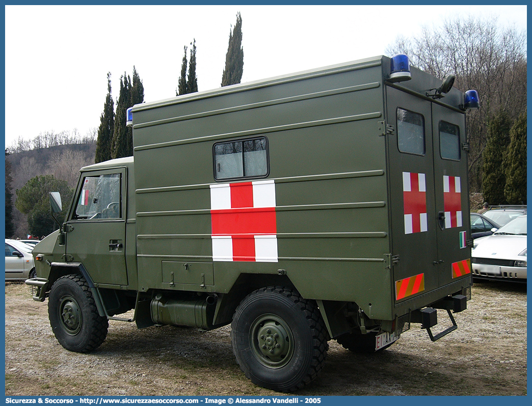 EI AX714
Esercito Italiano
Sanità Militare
Iveco VM90
Allestitore Mussa & Graziano S.r.l.
Parole chiave: EI;E.I.;Esercito;Italiano;Sanità;Militare;Iveco;VM90;Mussa & Graziano