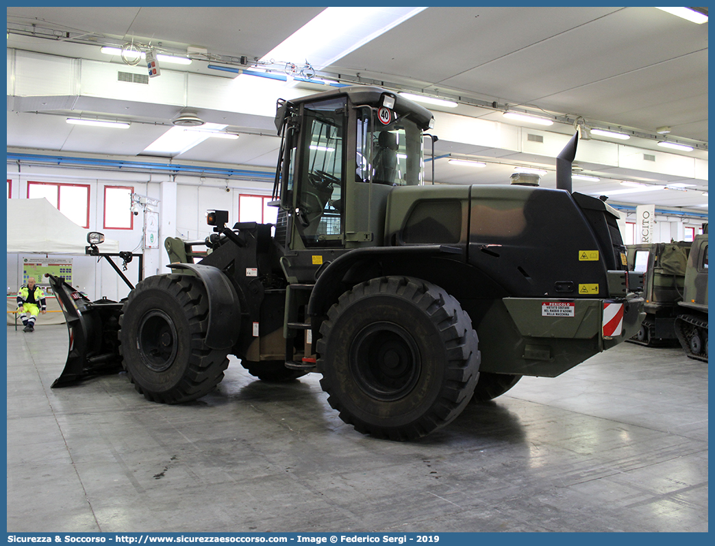 EI BE694
Esercito Italiano
New Holland W190B
Parole chiave: EI;E.I.;Esercito;Italiano;Mezzi;da;Cantiere;Trasporto;Materiali;Supporto;Logistico;New;Holland;W190B