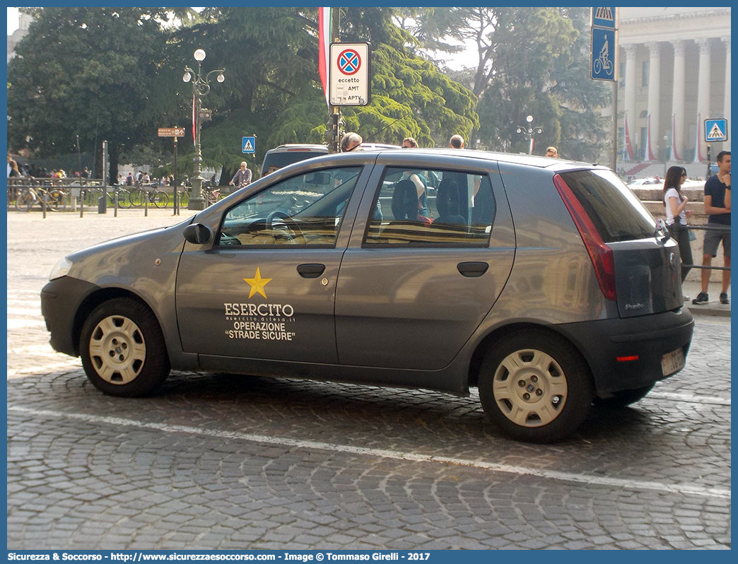 EI CG658
Esercito Italiano
Fiat Punto III serie
Parole chiave: EI;E.I.;Esercito;Italiano;Fuoristrada;operazione;strade;sicure;Fiat;Punto