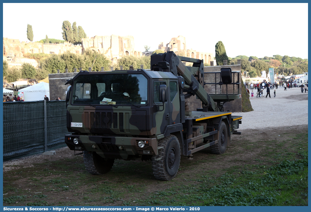 EI CU237
Esercito Italiano
Astra SMR 44.30 PLE 4x4
Allestitore Isoli S.p.A.
Parole chiave: EI;E.I.;Esercito;Italiano;Trasporto;Materiale;Supporto;Tecnico;Logistico;Astra;SMR;44.30;Isoli