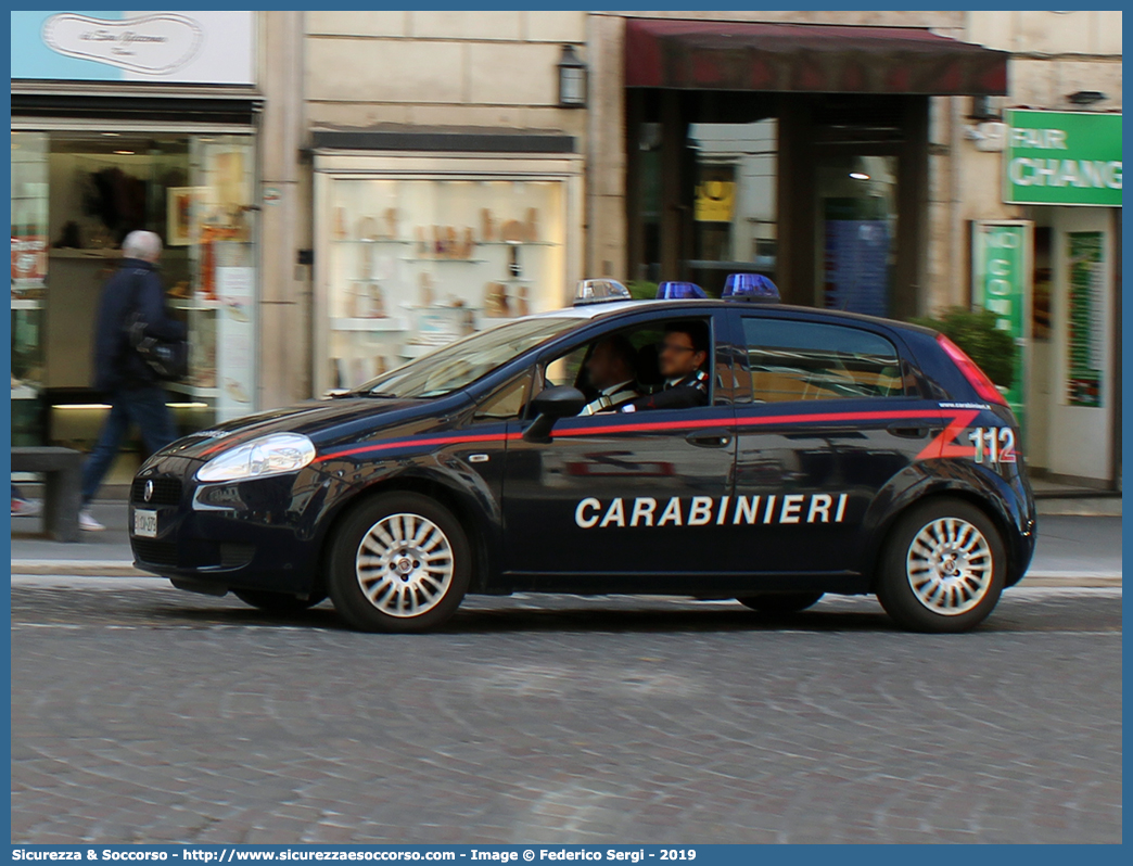 EI CV279
Arma dei Carabinieri
Reparto Carabinieri presso l'Esercito Italiano
Fiat Grande Punto
Parole chiave: EI;E.I.;Arma;dei;Carabinieri;Esercito;Italiano;Fiat;Grande;Punto