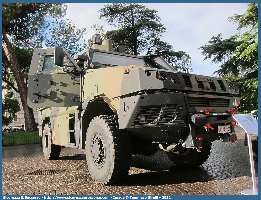 EI DA931
Esercito Italiano
Iveco VTMM "Orso"
Parole chiave: EI;E.I.;Esercito;Italiano;Iveco;VTMM;V.T.M.M.;Veicolo;Tattico;Medio;Multiruolo;Orso