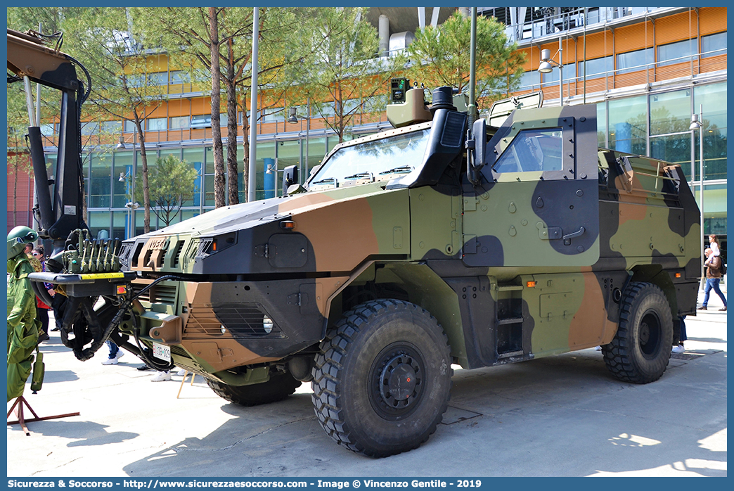 EI DB029
Esercito Italiano
Iveco VTMM "Orso"
Parole chiave: EI;E.I.;Esercito;Italiano;Iveco;VTMM;V.T.M.M.;Veicolo;Tattico;Medio;Multiruolo;Orso