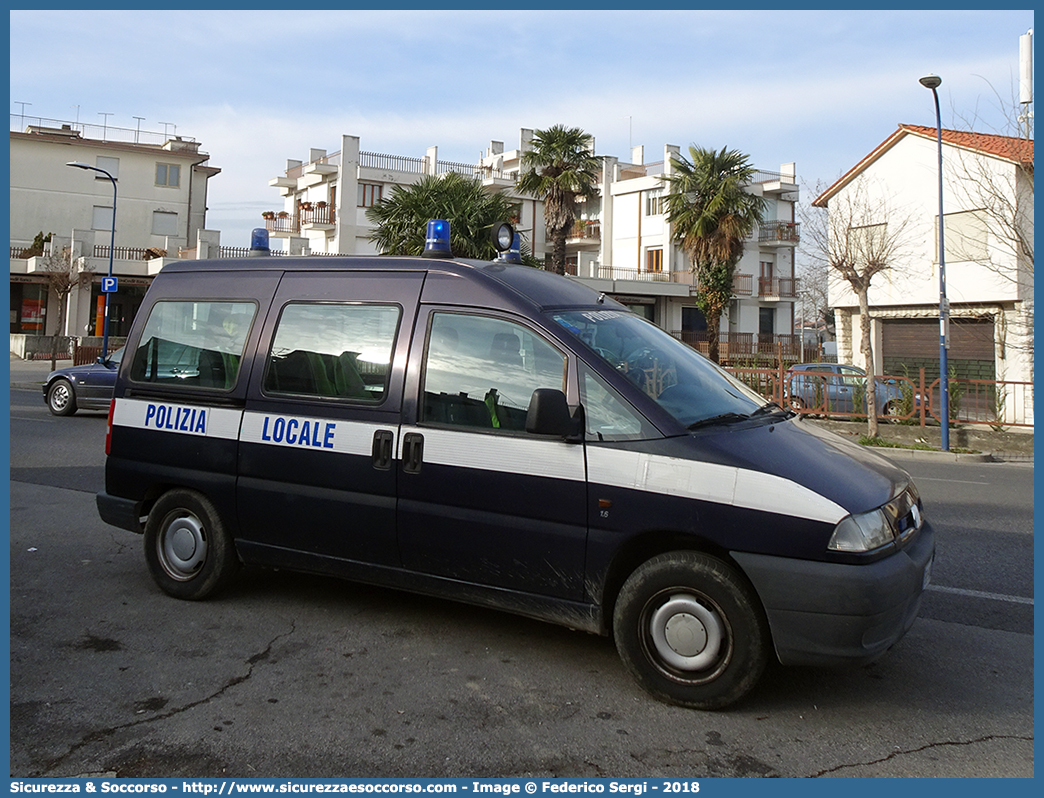 -
Polizia Locale
Comune di Zero Branco
Fiat Scudo I serie
Parole chiave: PL;P.L.;PM;P.M.;Polizia;Locale;Municipale;Zero Branco;Fiat;Scudo