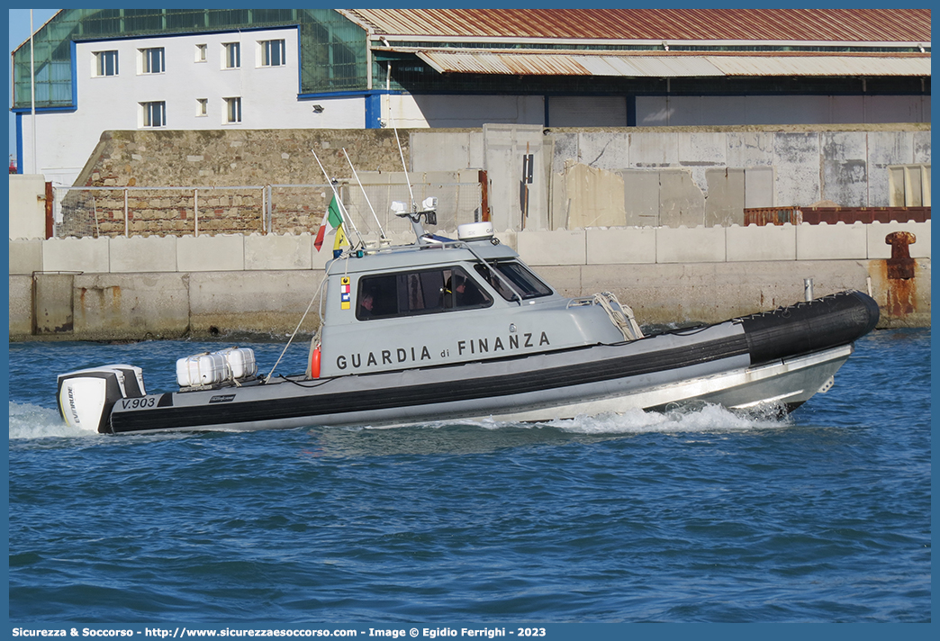 V.903
Guardia di Finanza
R.O.A.N. Componente Navale
Vedetta Costiera Classe 900
Parole chiave: GdiF;G.D.F.;GDF;Guardia;di;Finanza;R.O.A.N.;ROAN;Componente;Navale;Vedetta;Costiera;Classe;900