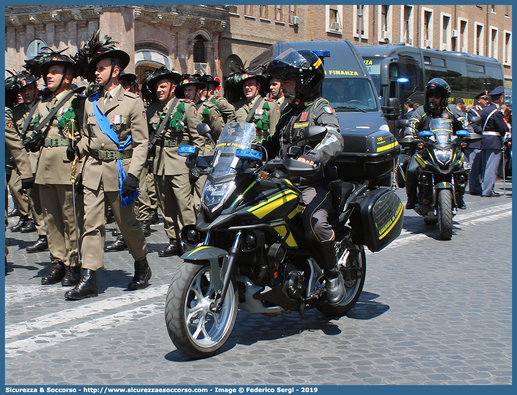 GdiF 12184
Guardia di Finanza
Honda NC750X
Parole chiave: GdiF;G.D.F.;GDF;Guardia;di;Finanza;Honda;NC750X